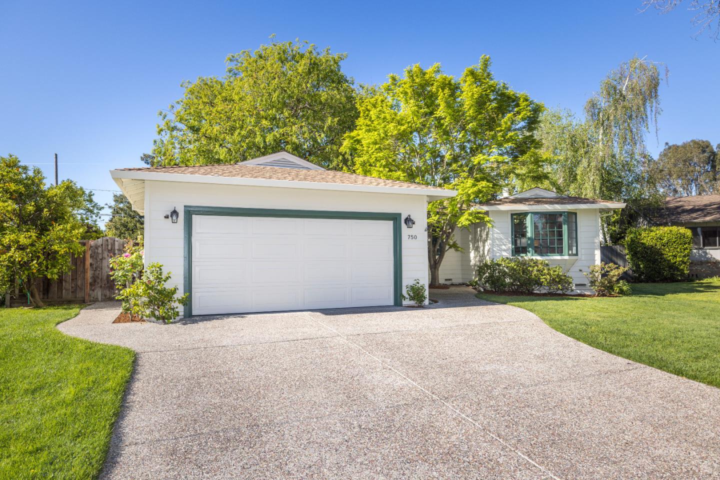 Palo Alto front yard with lush green lawn and manicured landscaping